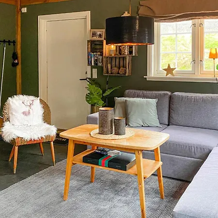 2 Bedroom Cozy In Straumgjerde Brunstad