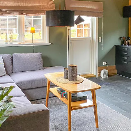 2 Bedroom Cozy In Straumgjerde
