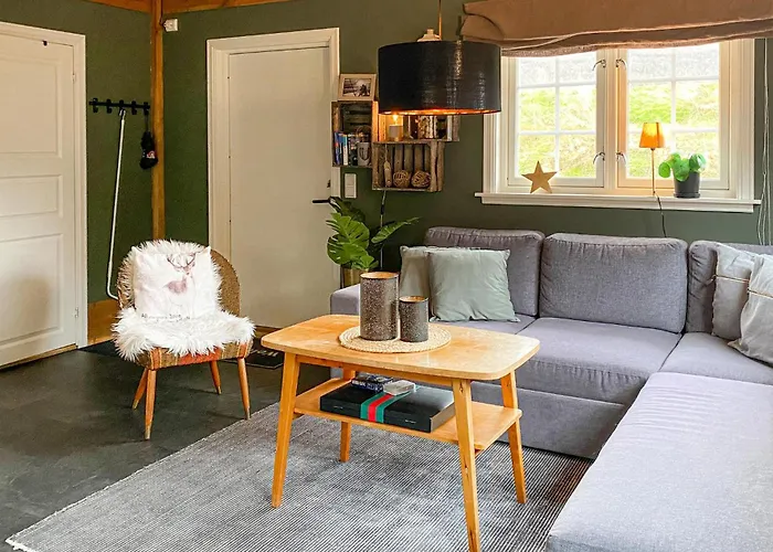 2 Bedroom Cozy In Straumgjerde Brunstad