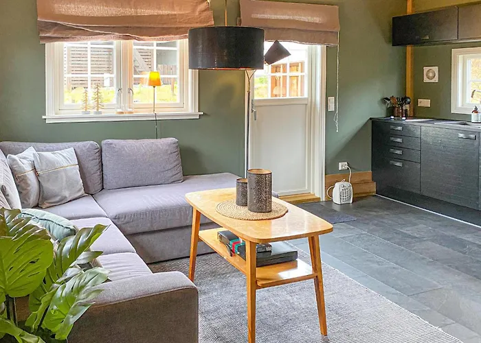 2 Bedroom Cozy In Straumgjerde